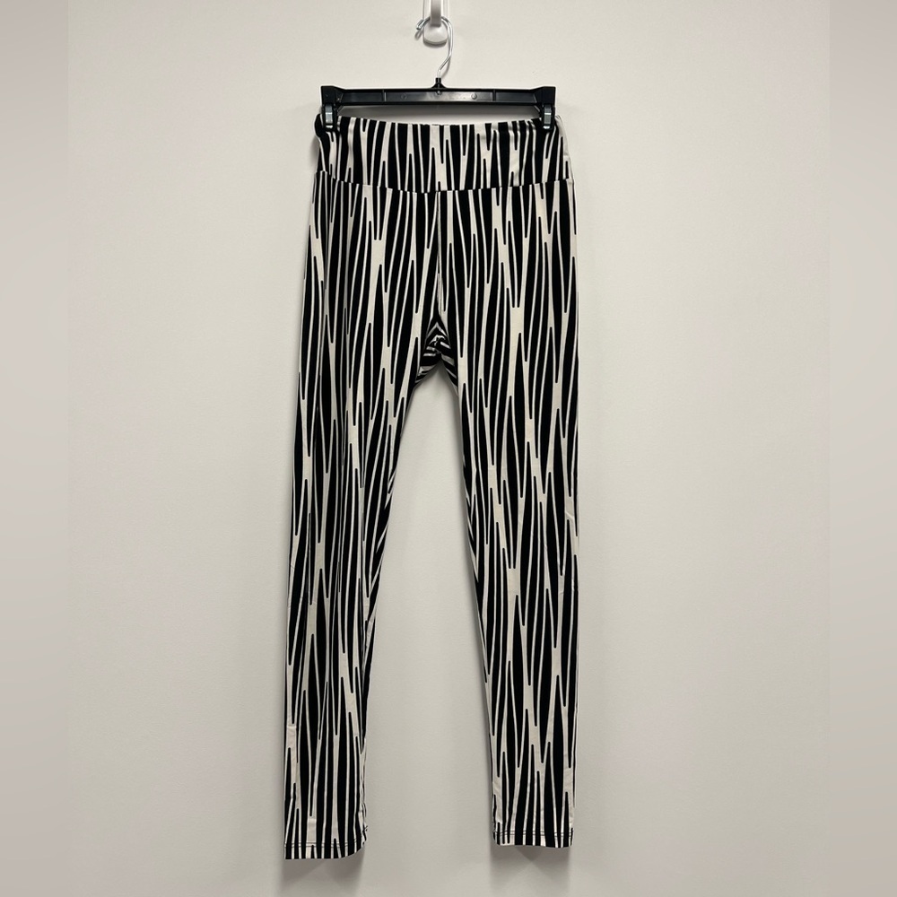 Amazon Women’s Black and White Stripped Leggings - Soft&Stretchy Size: XtraSmall